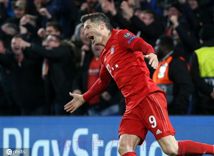 皇马当年与莱万预签的合同曝光 年薪860万签6年 皇马当年与莱万预签的合同曝光 年薪860万签6年